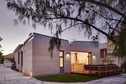 Fremantle Additions / Jonathan Lake Architects © Robert Frith