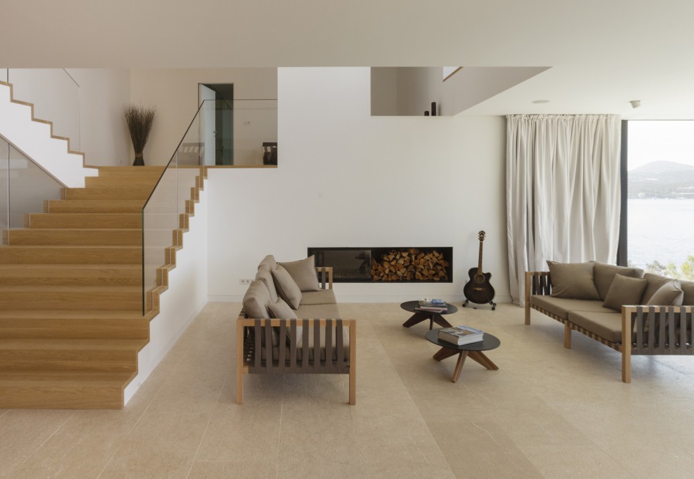 Alar constructora » casa v2 Escaleras en comedor
