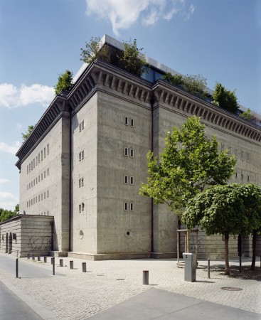 750 Cubic Meters of Extracted Concrete Turned This Nazi Bunker Into a Gallery & Home © NOSHE
